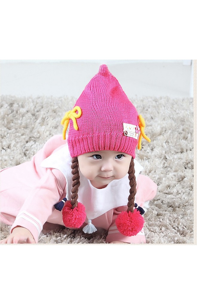 หมวกไหมพรมเด็กหญิงยอดแหลมแต่งโบว์ พร้อมสายเปียห้อยปอมปอม