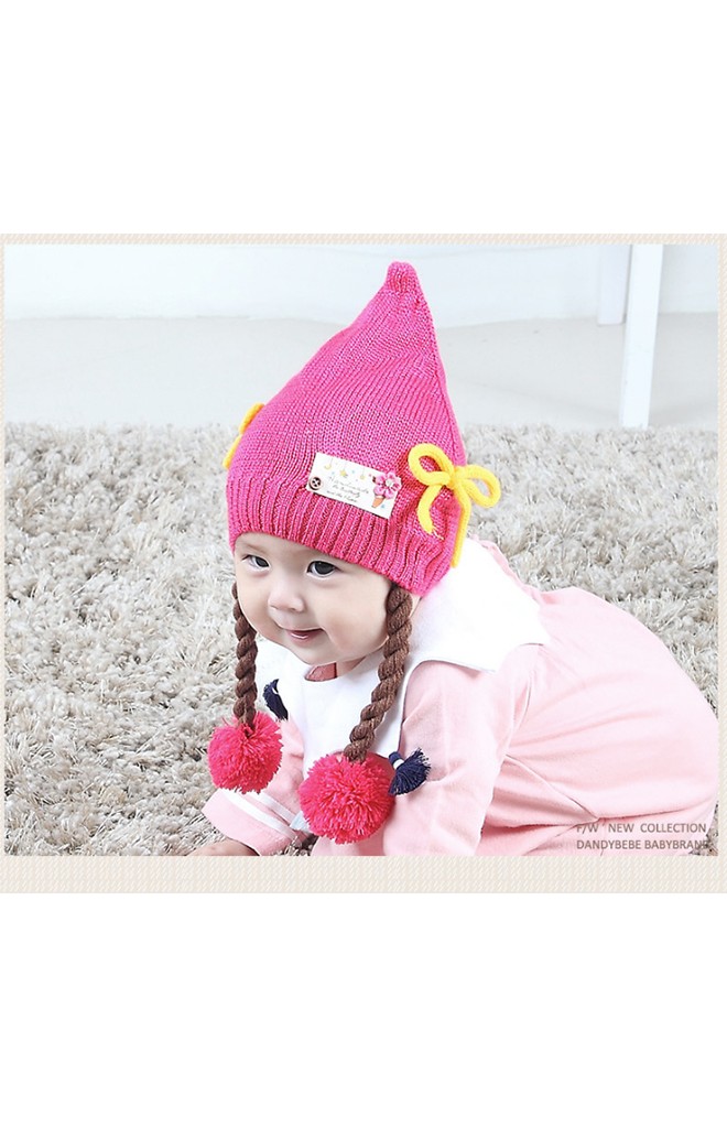 หมวกไหมพรมเด็กหญิงยอดแหลมแต่งโบว์ พร้อมสายเปียห้อยปอมปอม
