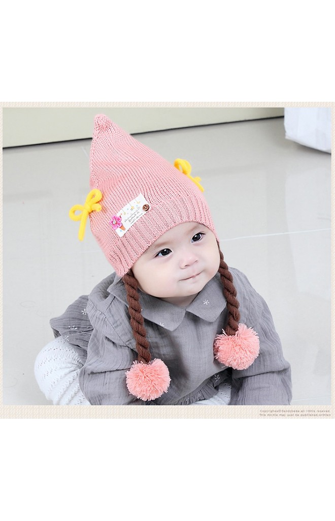 หมวกไหมพรมเด็กหญิงยอดแหลมแต่งโบว์ พร้อมสายเปียห้อยปอมปอม