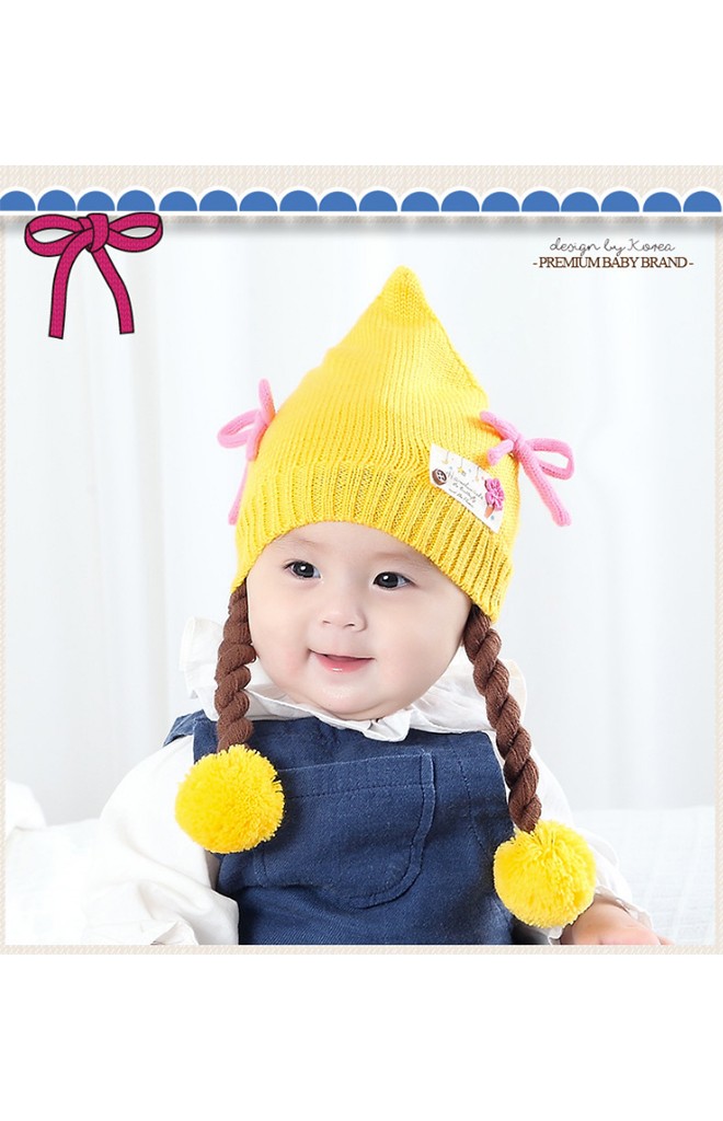 หมวกไหมพรมเด็กหญิงยอดแหลมแต่งโบว์ พร้อมสายเปียห้อยปอมปอม