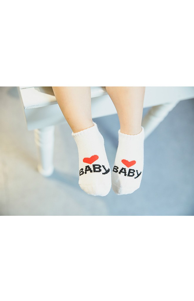 ถุงเท้าเด็กข้อสั้นแบบหนา แพ็ค 3 คู่ สีขาวลายรัก PAPA, MAMA และ BABY