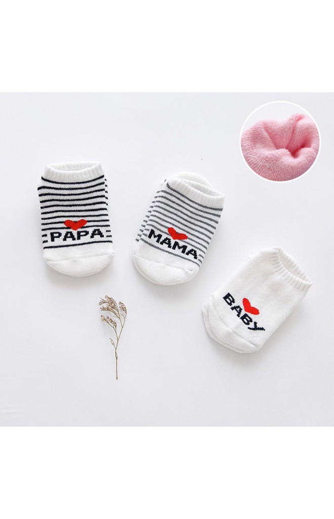 ถุงเท้าเด็กข้อสั้นแบบหนา แพ็ค 3 คู่ สีขาวลายรัก PAPA, MAMA และ BABY