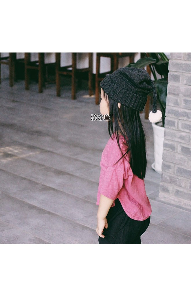 หมวกไหมพรมเด็กพับขอบแต่งหางยาวๆ ปลายหางมีปอมปอมเล็กๆ