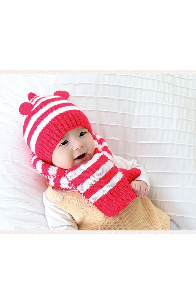 เซ็ตหมวกไหมพรมยอดแหลมลายขวางสีชมพูแต่งหูน่ารักมาพร้อมผ้าพันคอ GZMM