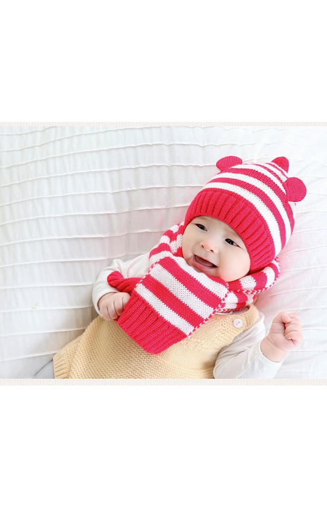 เซ็ตหมวกไหมพรมยอดแหลมลายขวางสีชมพูแต่งหูน่ารักมาพร้อมผ้าพันคอ GZMM