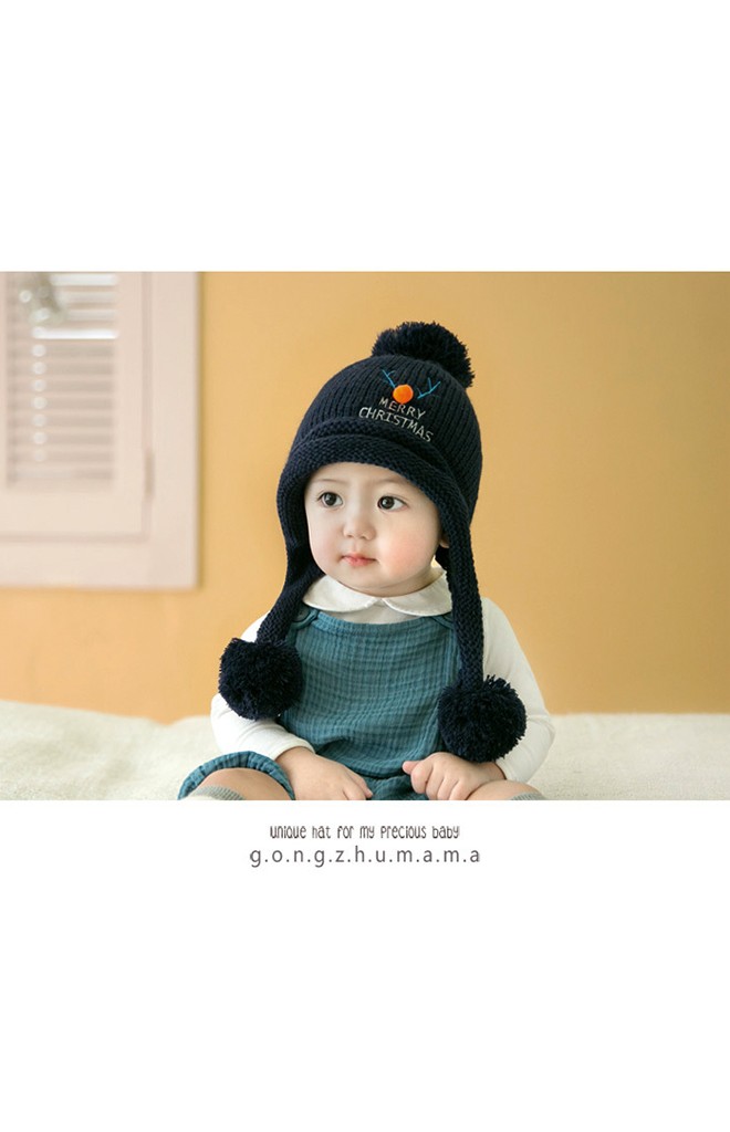 หมวกไหมพรมปักเขากวางเรนเดียร์และอักษร MERRY CHRISTMAS จาก GZMM