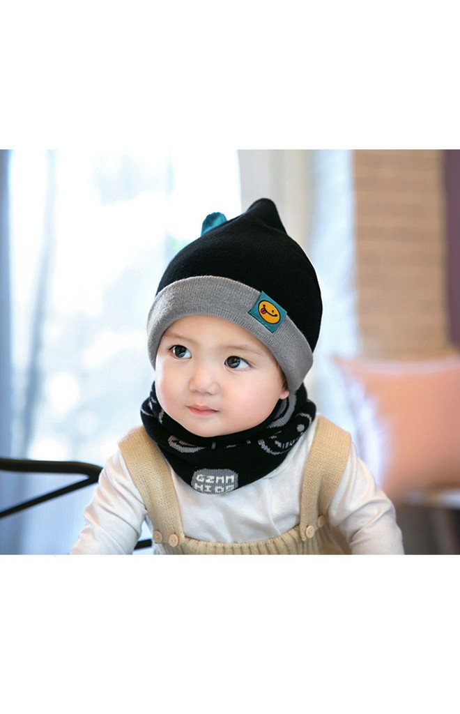 เซ็ตหมวกยอดแหลมแต่งป้ายผลส้มและใบ มาพร้อมผ้าสวมคอ GZMM
