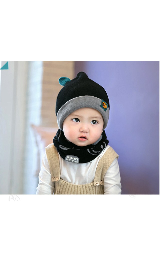 เซ็ตหมวกยอดแหลมแต่งป้ายผลส้มและใบ มาพร้อมผ้าสวมคอ GZMM