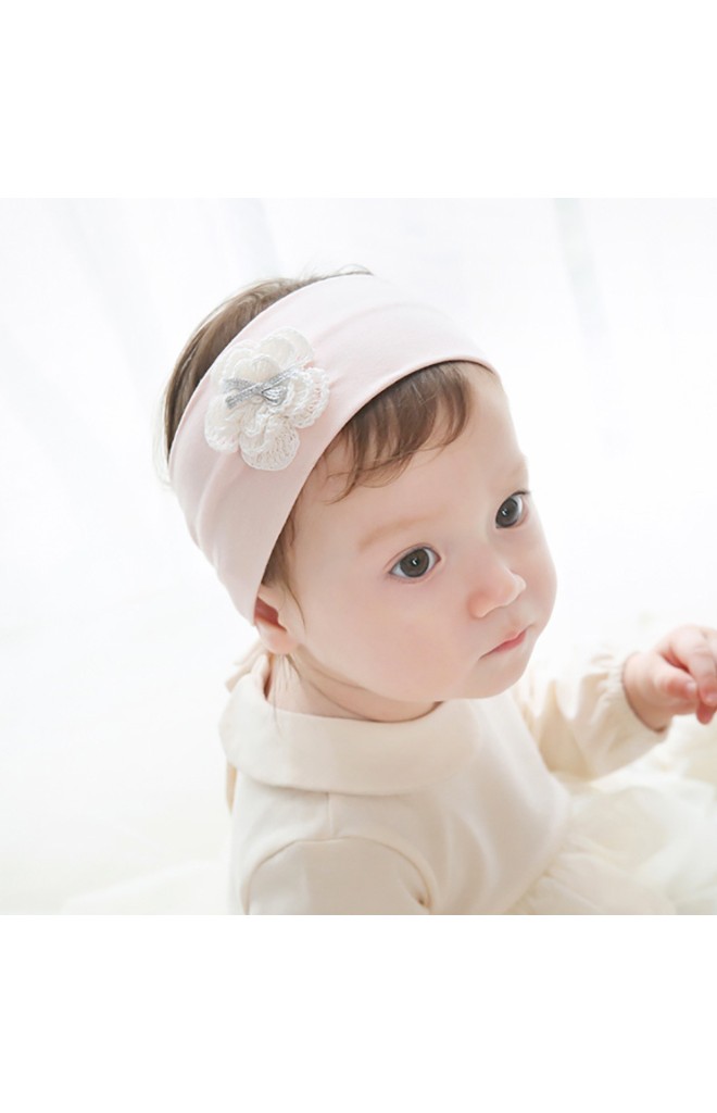 แถบผ้าคาดผมเด็กแต่งดอกไม้ถักสีขาวและโบว์เงินน่ารักๆ Angel Netiri