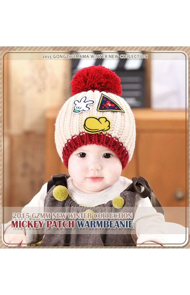 หมวกไหมพรมแต่งรูปมือมิกกี้ ด้านบนแต่งปอมปอม จาก GZMM