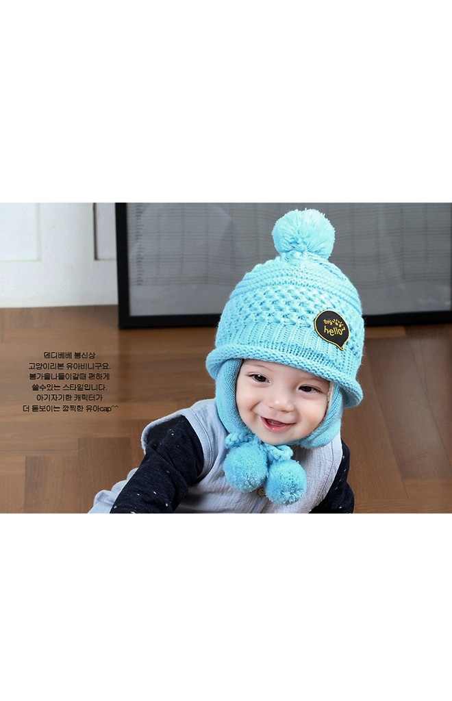 หมวกไหมพรมแต่งอักษร toy hello ด้านข้างปิดหูช่วยกันหนาว