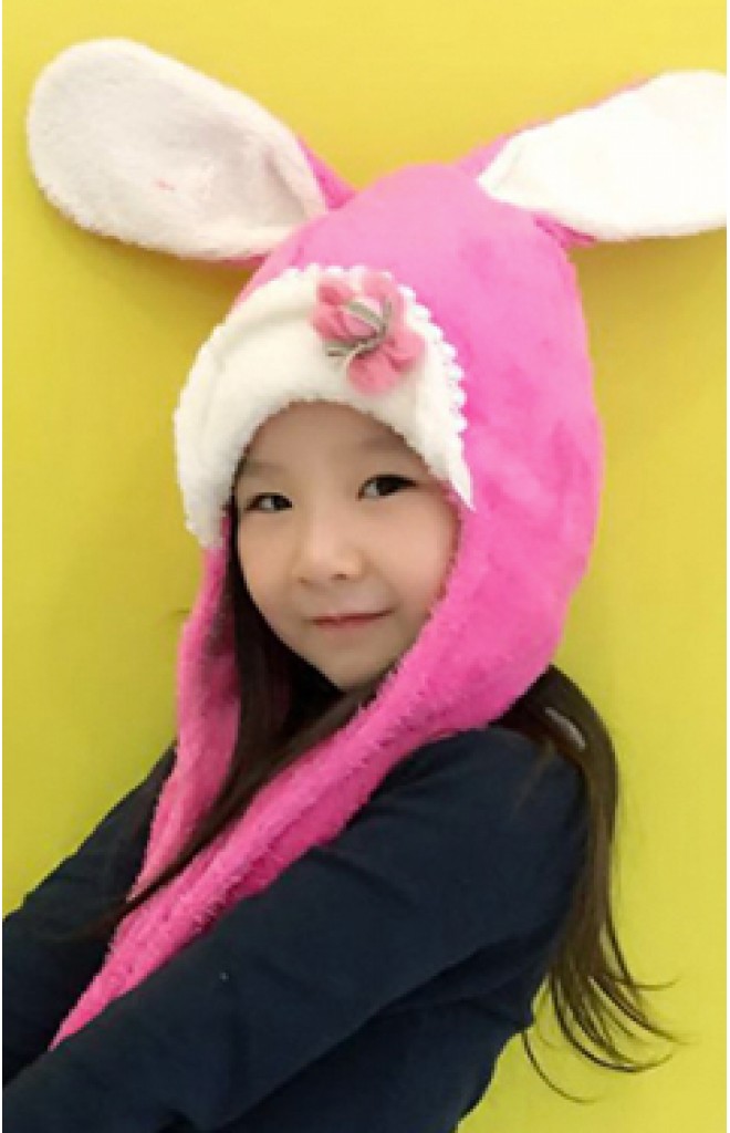 หมวกกระต่ายพร้อมผ้าพันคอในตัว ด้านหน้าแต่งดอกไม้ไหมพรม หมวกกระต่ายพร้อมผ้าพันคอในตัว ด้านหน้าแต่งดอกไม้ไหมพรม