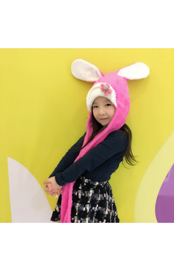 หมวกกระต่ายพร้อมผ้าพันคอในตัว ด้านหน้าแต่งดอกไม้ไหมพรม