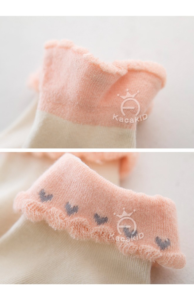 ถุงเท้าสาวน้อย พับขอบโค้งลายหัวใจ มีกันลื่น จาก Kacakid