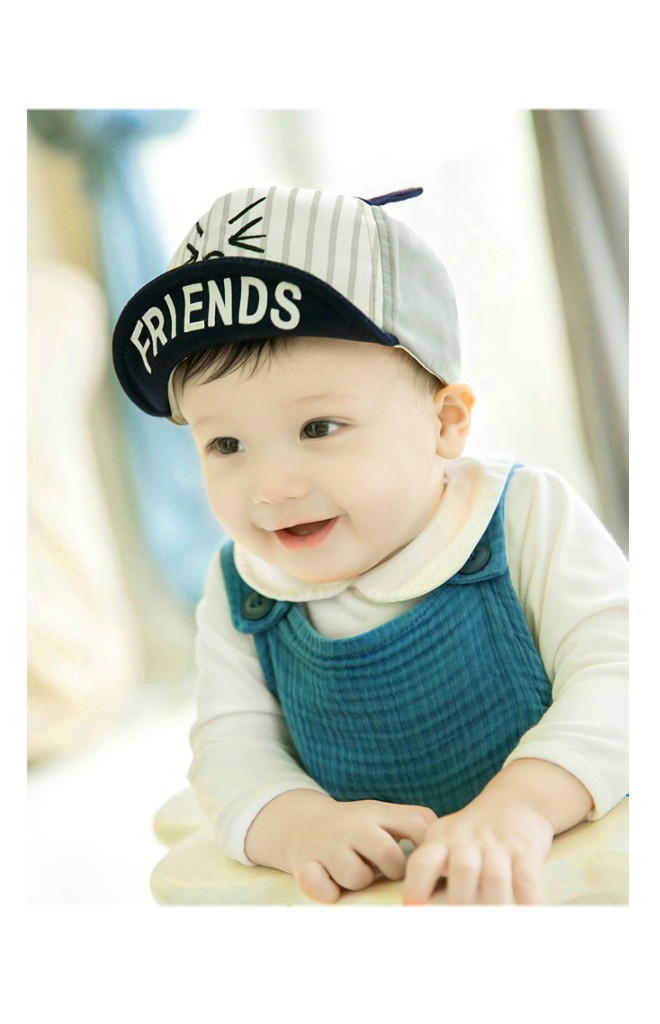 หมวกแก๊ปเด็กใต้หมวกสกรีนอักษร FRIENDS แต่งหูแหลม GZMM