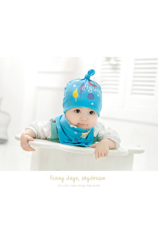เซ็ตหมวกเด็กเล็กมาพร้อมผ้ากันเปื้อนลาย Funny Days จาก GZMM
