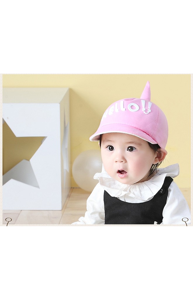 หมวกแก๊ปเด็กยอดแหลม แต่งอักษร HELLO!!