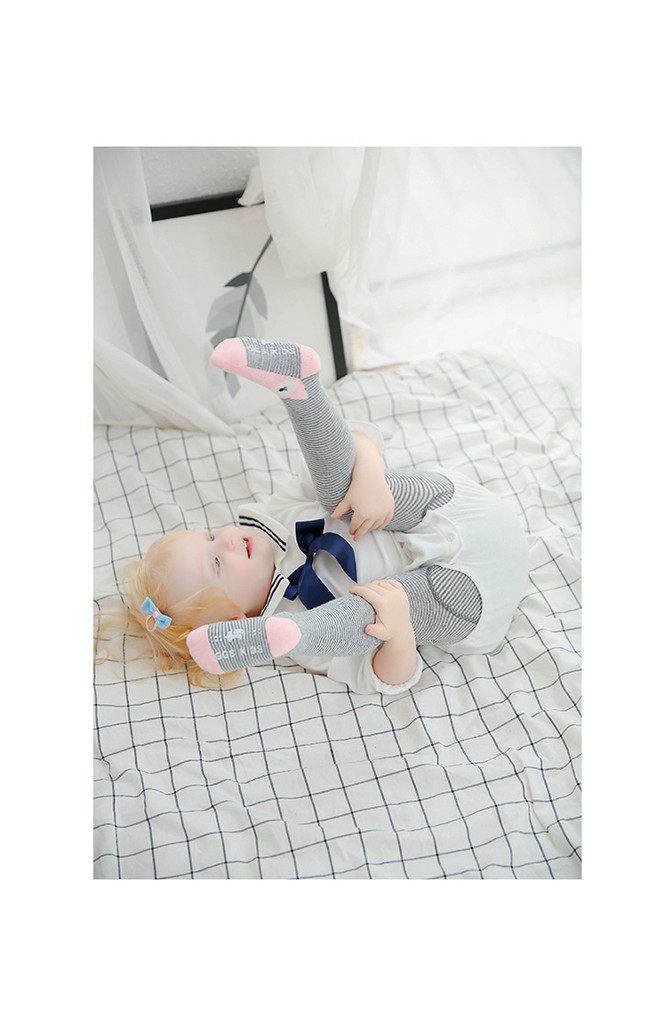 ถุงน่องเด็กลายขวางหน้านกฮูกชมพู มีกันลื่น