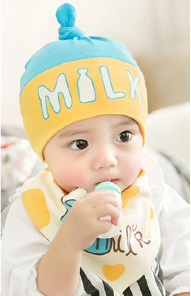 เซ็ตหมวกเด็กมาพร้อมผ้ากันเปื้อนลาย MILK จาก GZMM เซ็ตหมวกเด็กมาพร้อมผ้ากันเปื้อนลาย MILK จาก GZMM