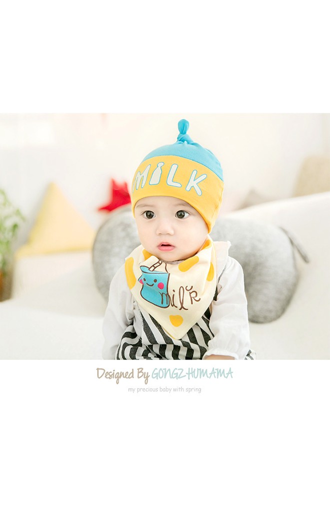เซ็ตหมวกเด็กมาพร้อมผ้ากันเปื้อนลาย MILK จาก GZMM