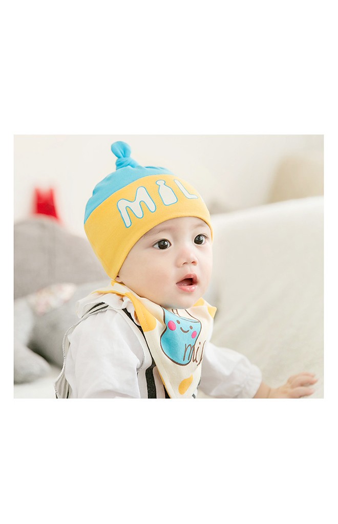 เซ็ตหมวกเด็กมาพร้อมผ้ากันเปื้อนลาย MILK จาก GZMM