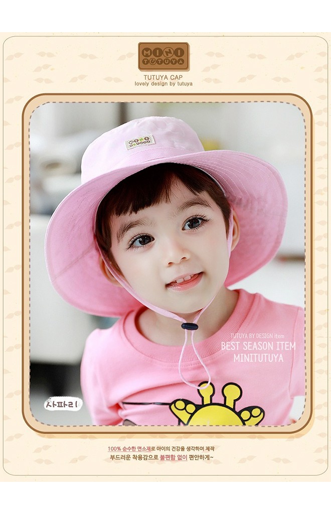 หมวกเด็กปีกกว้างสกรีนลายอักษร BON JOUR จาก TUTUYA