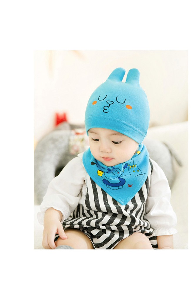 เซ็ตหมวกเด็กลายกระต่ายหูตั้งมาพร้อมผ้ากันเปื้อน จาก GZMM