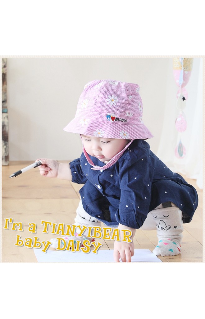 หมวก Bucket ลายตารางสกรีนดอกเดซี่ แต่งหู จาก TIANYIBEAR