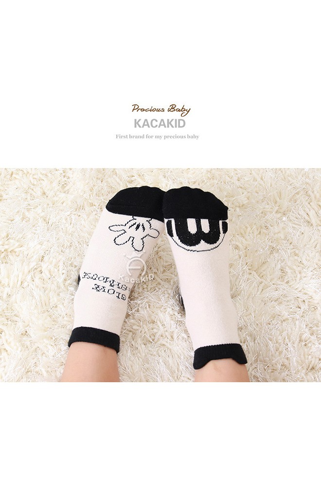 ถุงเท้าเด็กน่ารักสีเบจลายหน้าแรคคูนและมิกกี้ Kacakid
