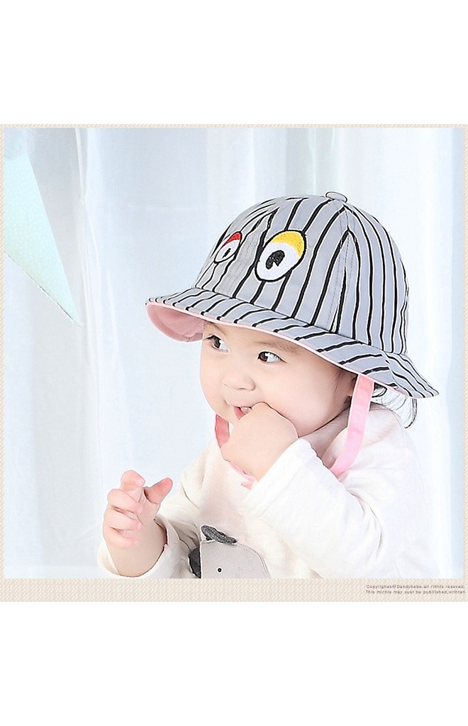 หมวกเด็กปีกรอบลายทาง ปักตาโต จาก TIANYI BEAR