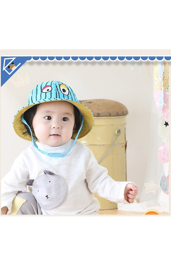 หมวกเด็กปีกรอบลายทาง ปักตาโต จาก TIANYI BEAR