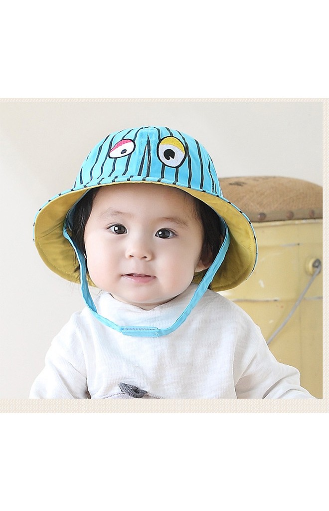 หมวกเด็กปีกรอบลายทาง ปักตาโต จาก TIANYI BEAR