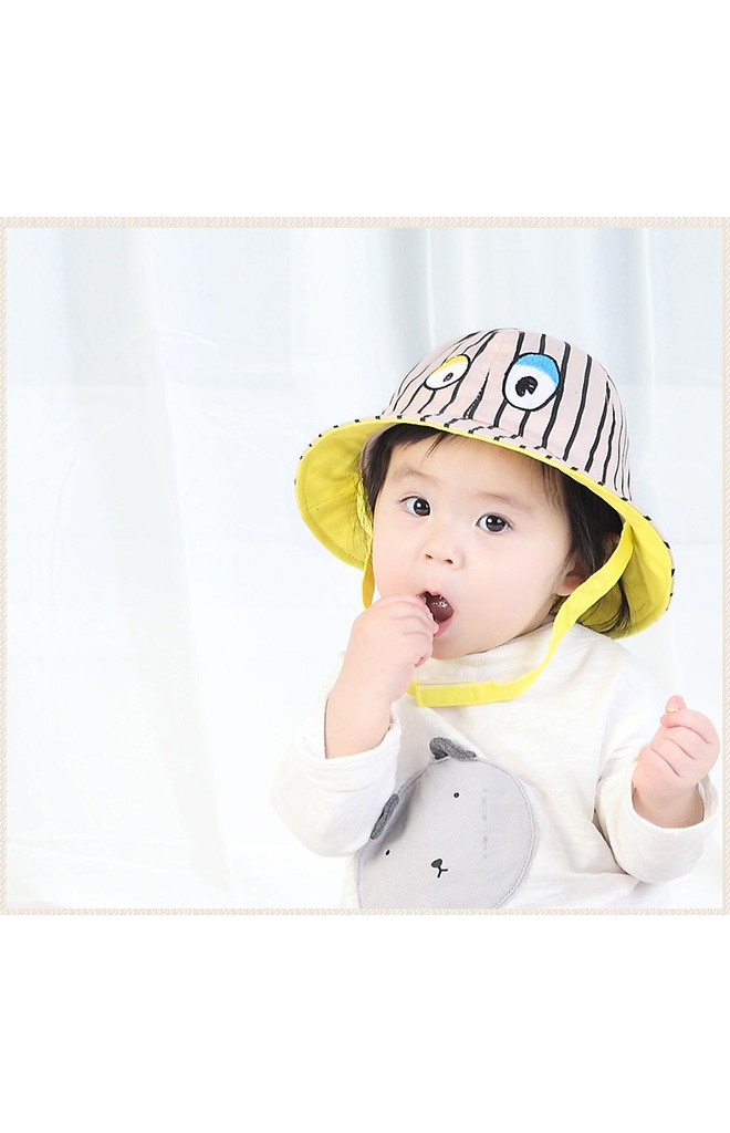 หมวกเด็กปีกรอบลายทาง ปักตาโต จาก TIANYI BEAR