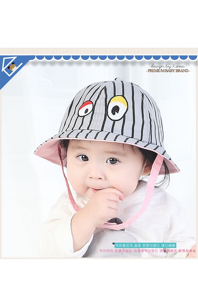 หมวกเด็กปีกรอบลายทาง ปักตาโต จาก TIANYI BEAR