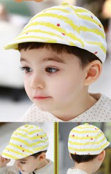 หมวกแฟล็ตแค็ป Flat Cap สีเหลืองลายขวาง รูปดาวแดงเล็กๆ TUTUYA