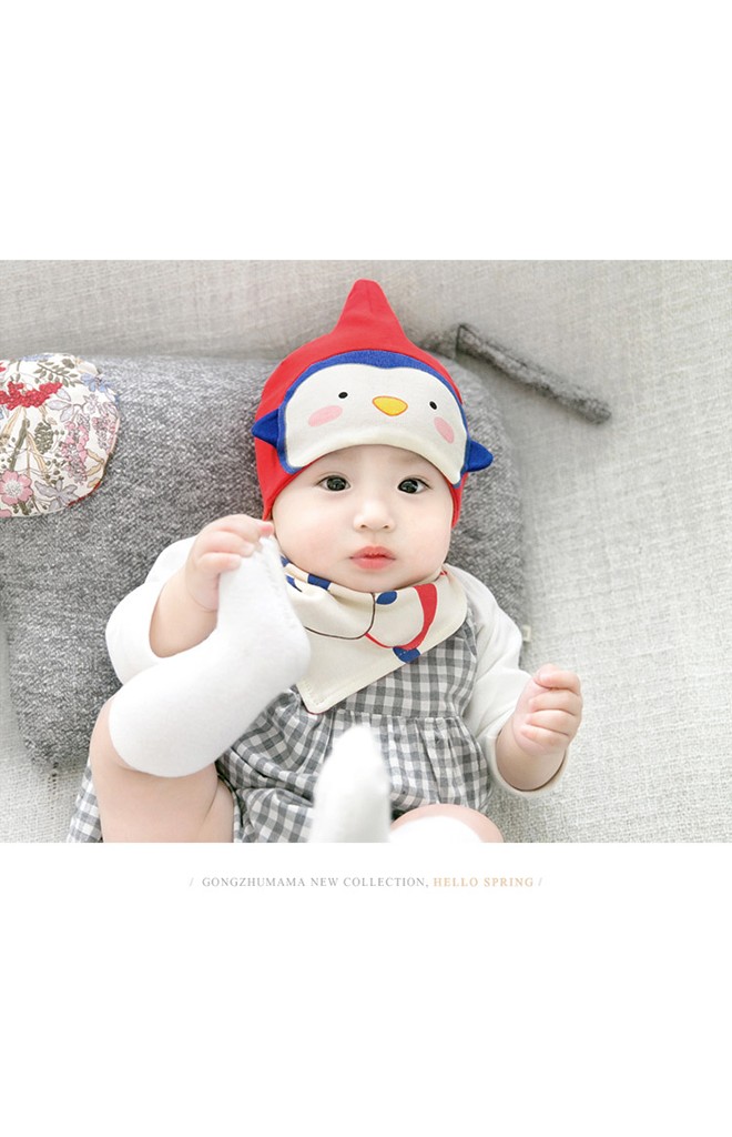 เซ็ตหมวกเพนกวินมาพร้อมผ้ากันเปื้อน จาก GZMM