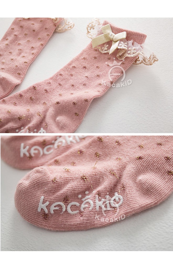 ถุงเท้าเด็กหญิงแบบยาว ลายจุดเลื่อม ขอบแต่งลูกไม้โค้งโทนสีทอง Kacakid