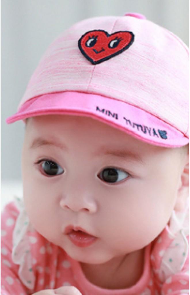 หมวกแก๊ปเด็กเล็กปักหัวใจแดง จาก TUTUYA หมวกแก๊ปเด็กเล็กปักหัวใจแดง จาก TUTUYA