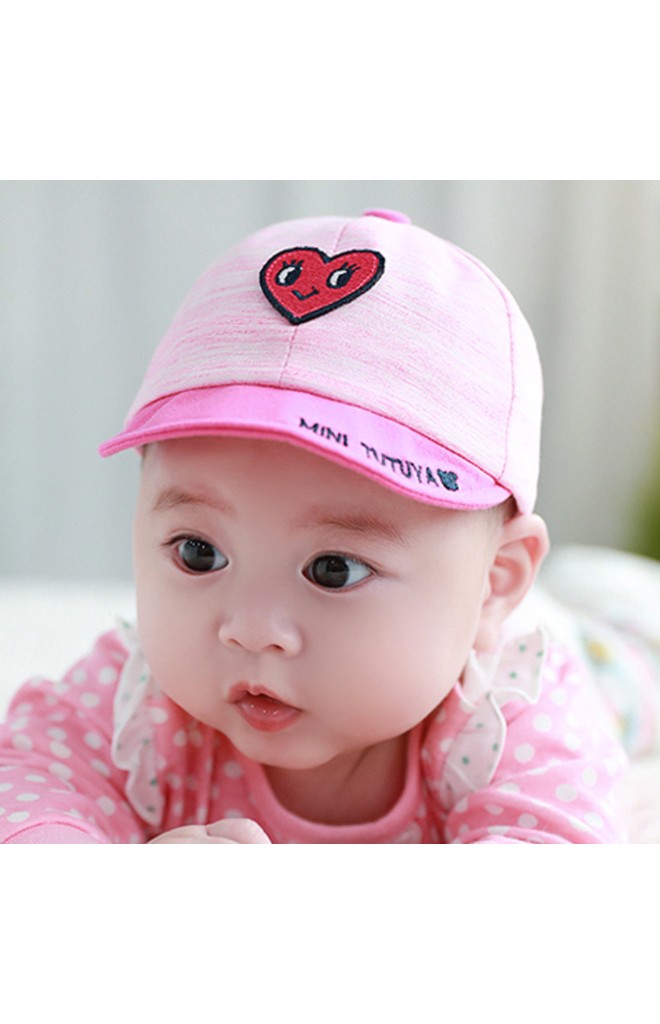 หมวกแก๊ปเด็กเล็กปักหัวใจแดง จาก TUTUYA