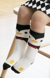 ถุงเท้าเด็กลายเพนกวินแบบยาว มีกันลื่น Kids Socks