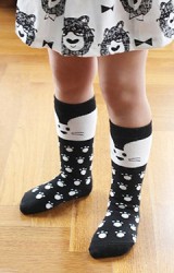 ถุงเท้าเด็กลายหนูน้อยและรอยเท้าแบบยาว มีกันลื่น จาก Kids Socks