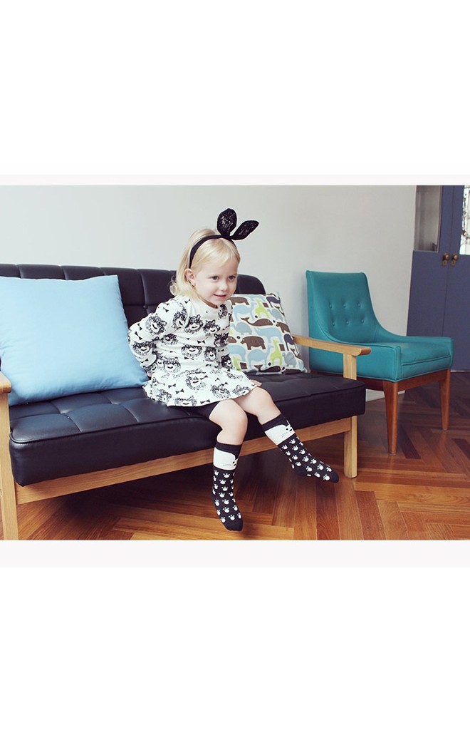 ถุงเท้าเด็กลายหนูน้อยและรอยเท้าแบบยาว มีกันลื่น จาก Kids Socks
