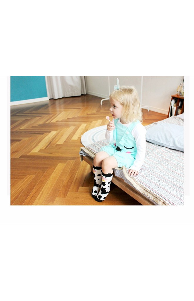 ถุงเท้าเด็กลายวัวน้อย มีกันลื่น จาก Kids Socks
