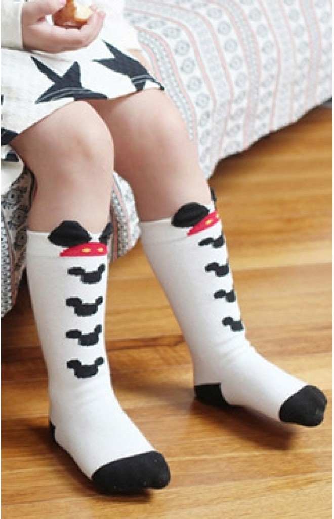 ถุงเท้าเด็กสีครีมลายหน้ามิกกี้แบบยาว มีกันลื่น จาก Kids Socks ถุงเท้าเด็กสีครีมลายหน้ามิกกี้แบบยาว มีกันลื่น จาก Kids Socks