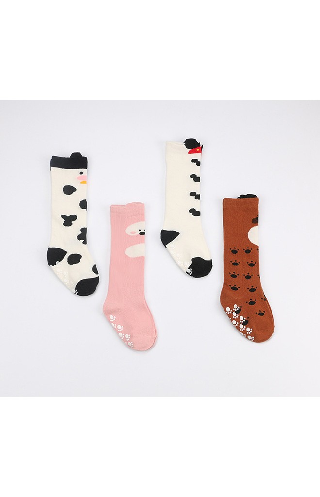 ถุงเท้าเด็กสีครีมลายหน้ามิกกี้แบบยาว มีกันลื่น จาก Kids Socks