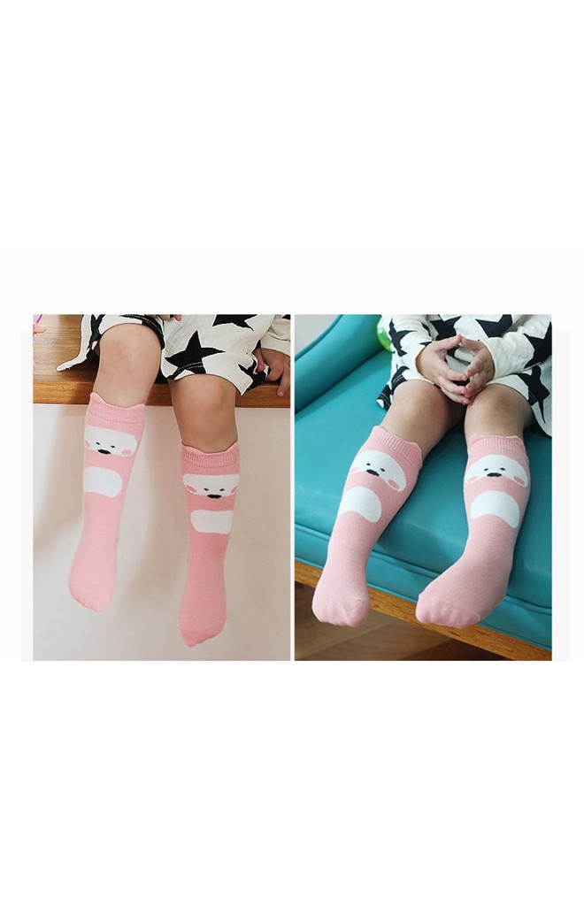 ถุงเท้าเด็กสีชมพูลายหมีแบบยาว มีกันลื่น จาก Kids Socks