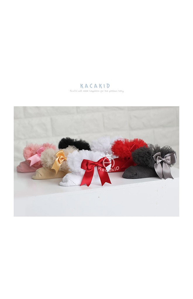 ถุงเท้าสาวน้อยขอบระบายซ้อนฟูสวยๆ แต่งโบว์หวาน มีกันลื่น Kacakid