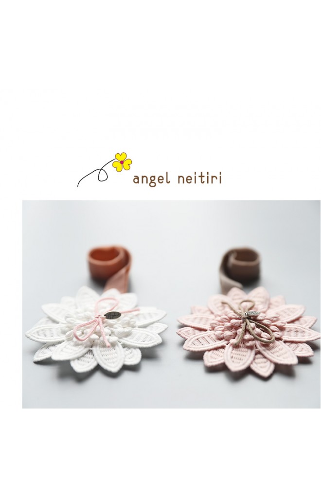 สายคาดผมดอกไม้ปักแต่งโบว์เล็กน่ารักจาก Angel Neitiri