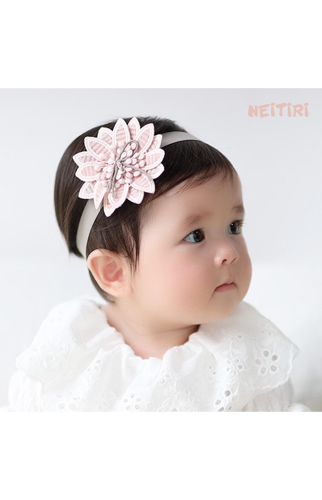 สายคาดผมดอกไม้ปักแต่งโบว์เล็กน่ารักจาก Angel Neitiri