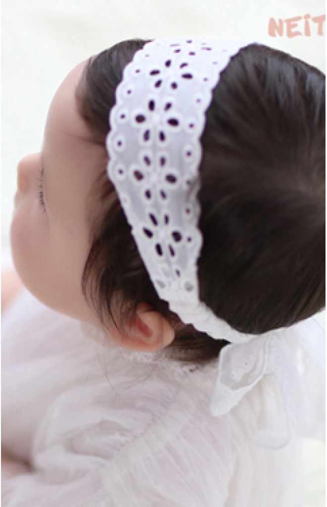 แถบผ้าคาดผมลูกไม้ฉลุสีครีมด้านหลังแต่งโบว์น่ารัก Angel Neitiri แถบผ้าคาดผมลูกไม้ฉลุสีครีมด้านหลังแต่งโบว์น่ารัก Angel Neitiri